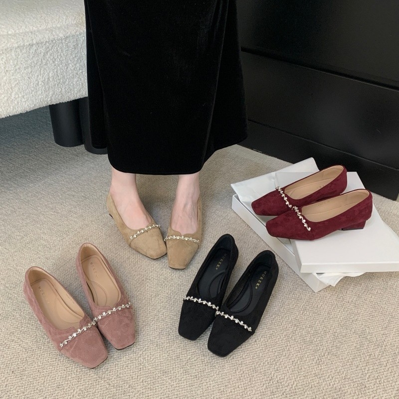 Ženske cipele s kvadratnim nosom od velura, slip-on, niski pet do 3 cm, srednje otvaranje 7–11 cm