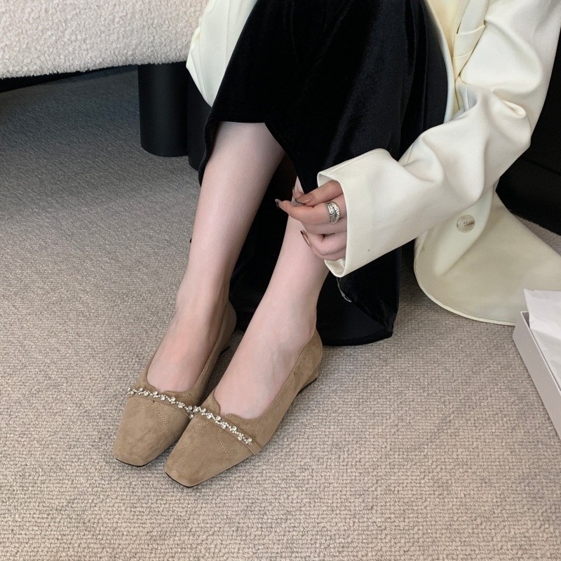 Ženske cipele s kvadratnim nosom od velura, slip-on, niski pet do 3 cm, srednje otvaranje 7–11 cm