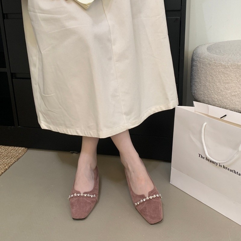 Ženske cipele s kvadratnim nosom od velura, slip-on, niski pet do 3 cm, srednje otvaranje 7–11 cm