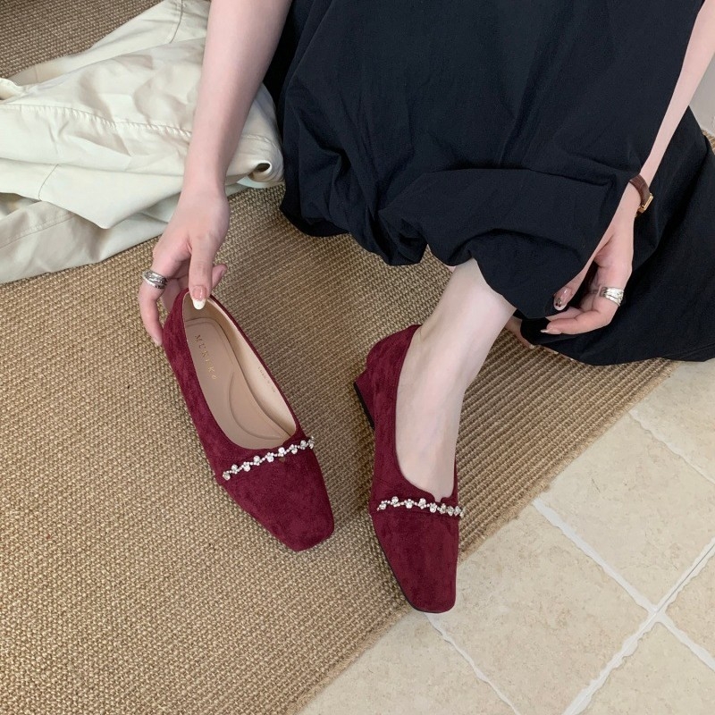 Ženske cipele s kvadratnim nosom od velura, slip-on, niski pet do 3 cm, srednje otvaranje 7–11 cm