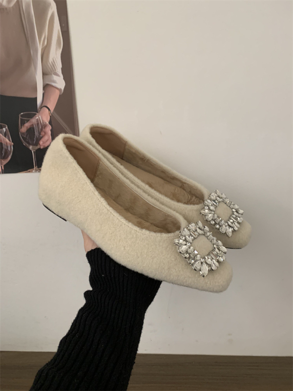 Mary Jane cipele s unutarnjim povećanjem visine od 4 cm, kristalni kvadratni kopča, krznena podstava, gornji materijal od mikrovlakana, srednja visina pete 3-5 cm, slip-on