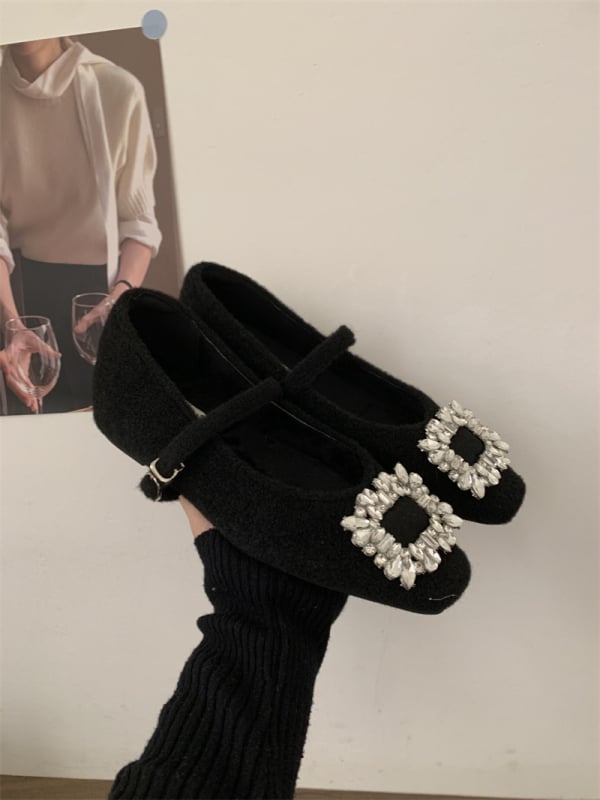 Mary Jane cipele s unutarnjim povećanjem visine od 4 cm, kristalni kvadratni kopča, krznena podstava, gornji materijal od mikrovlakana, srednja visina pete 3-5 cm, slip-on