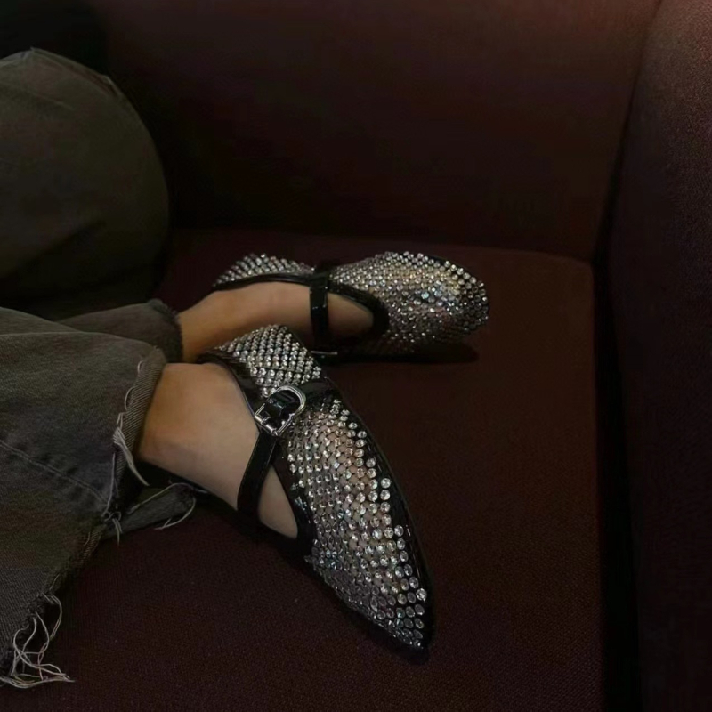 Mary Jane cipele s mrežastim gornjim dijelom, okrugli vrh, niski pet 1-3 cm, uložak od prirodne kože, gumena potplata