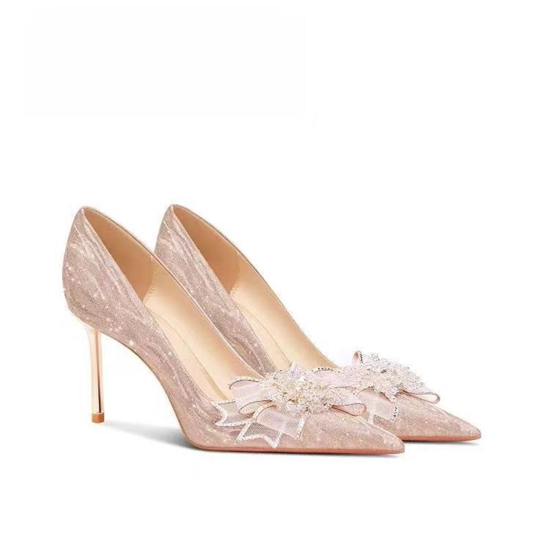 Ženske visoke potpetice: satenski gornji dio, šiljasti nos, rhinestones ukrasi, tanak pet 6–8 cm, gumeni potplat