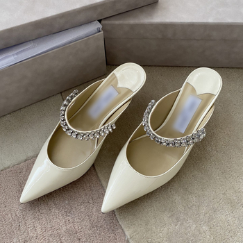 Strasszos orrú, egypántos magas sarkú szandál, tehénbőr felsőrésze, 6-8 cm sarok