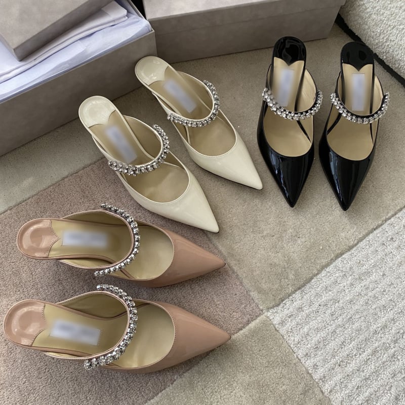 Strasszos orrú, egypántos magas sarkú szandál, tehénbőr felsőrésze, 6-8 cm sarok