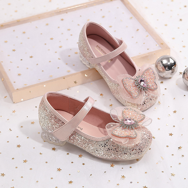 Mergaitėms plokščiapadės su Velcro užsegimu; viršus iš mikropluošto odos; vidus iš odos; PU įdėklas