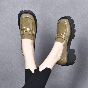 Loaferek, koreai stílusú retro fazon kapcsos záróval; PU felsőrész; 6–8 cm-es sarok; habos gumitalp