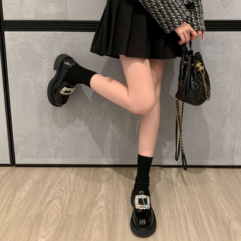 Loafers din piele de vacă, cataramă cu cristale pătrate, vârf rotund, toc mediu 3-5 cm, talpă din cauciuc