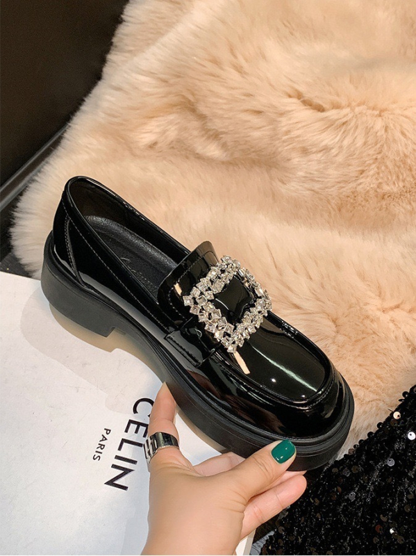 Loafers din piele de vacă, cataramă cu cristale pătrate, vârf rotund, toc mediu 3-5 cm, talpă din cauciuc