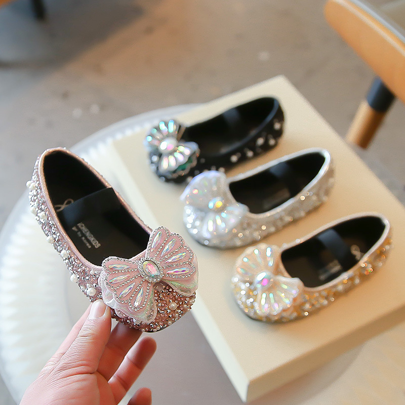 Mergaitei princesės batai – blizgi viršutinė dalis, PU vidus, PU įdėklas, gumos padas, elastinė juostelė