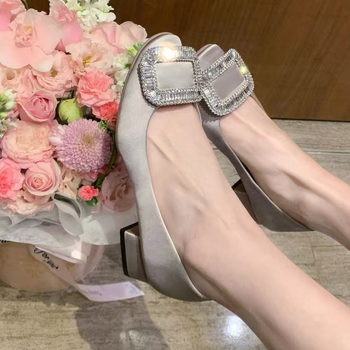 Mary Jane cipők satin felsőrésszel, négyzetes orrú, középtok 3-6 cm, bélés juhbőr