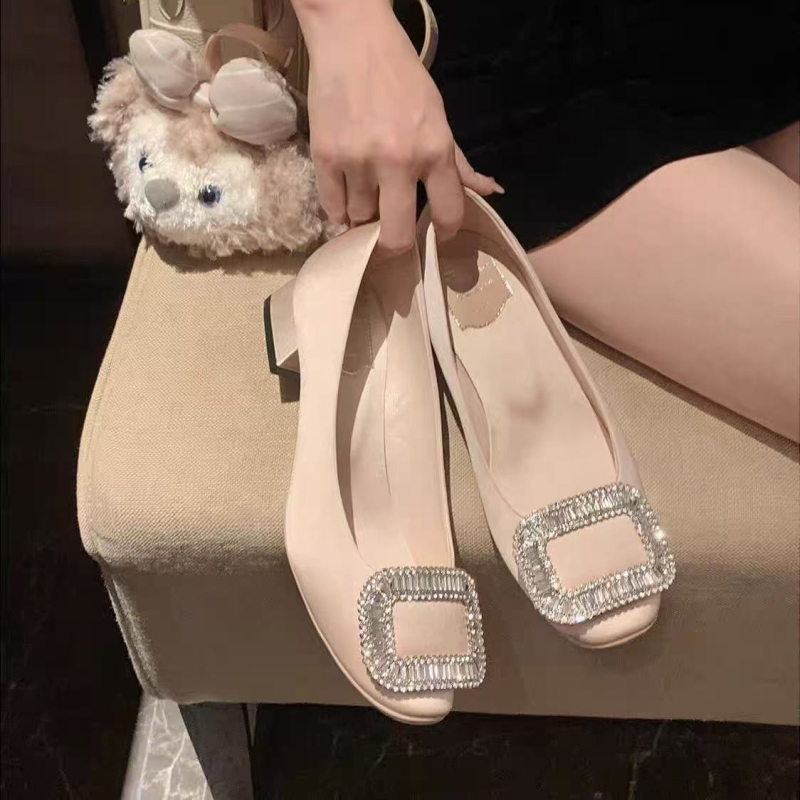 Mary Jane cipők satin felsőrésszel, négyzetes orrú, középtok 3-6 cm, bélés juhbőr