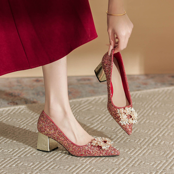 X201-A5 Tömör sarkú cipő köves és flitteres díszítéssel, esküvőre/banketre, kényelmes és lélegző, hegyes orr (Pointed Toe; Glitter sequins vamp; Mid-height chunky heel 3-5 cm; Rubber sole)