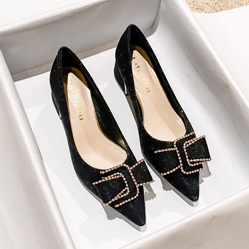 Ženske cipele s uskim vrhom, vamp od mikrovlakana, srednja visina potpetice 3–5 cm, široki blok potpetice, niski gornji dio (Pointed Toe; Microfiber Vamp; Mid-Heel 3–5 cm; Chunky Heel; Low-Top)