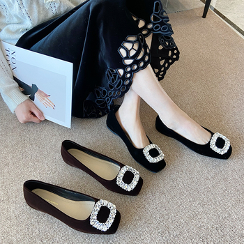 Női lapos cipő négyzetes orrú, velúr felsőrész, gumi talp, alacsony sarok (3 cm alatt)