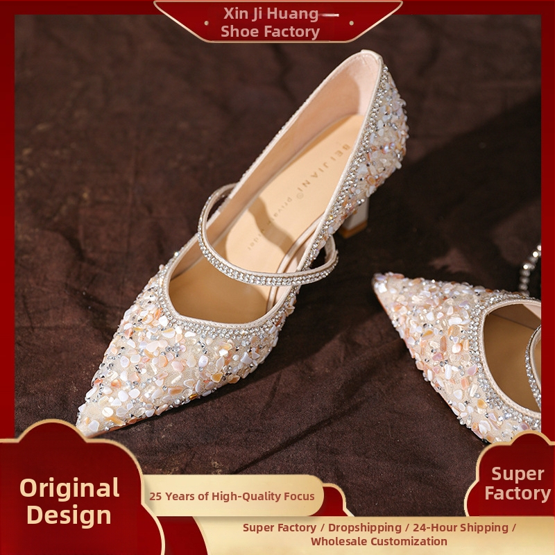 Dámske svadobné topánky, špičatý nos, vrchný materiál mikrovlákno, 6-8 cm vysoký podpätok, stielka z ovčej kože, gumená podrážka