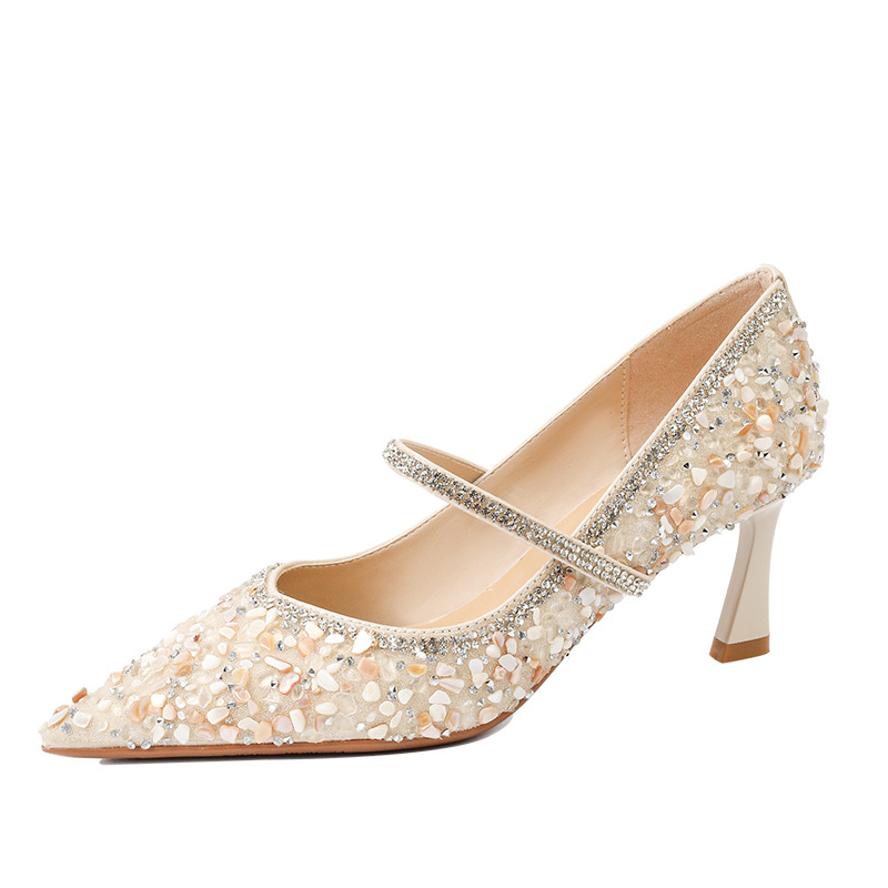 Dámske svadobné topánky, špičatý nos, vrchný materiál mikrovlákno, 6-8 cm vysoký podpätok, stielka z ovčej kože, gumená podrážka