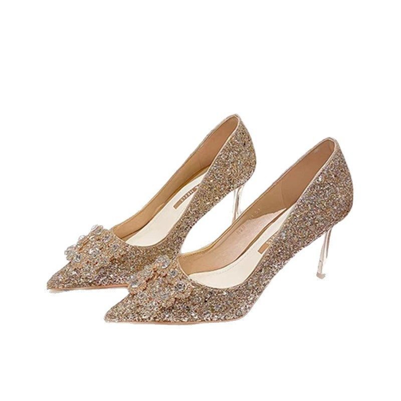 Svadobné topánky na podpätku s ostrou špičkou, výška podpätku 6–8 cm, horný materiál: Super fiber, vnútorný materiál: Microfiber, podrážka: Rubber, na svadbu