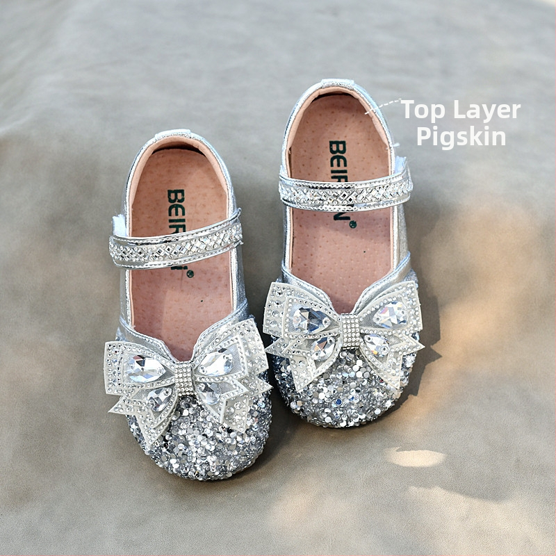 Mergaitėms kristaliniai bateliai su blizgučiais, Velcro užsegimas, viršus Ultrafilm oda, vidus iš kiaulės odos, EVA įdėklas, plastikinė padas