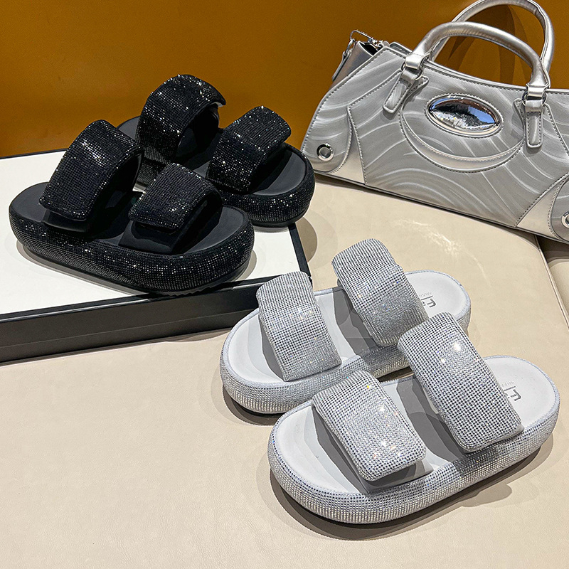 Sandále s jednou páskou na zips a kryštálmi, hrubá gumová podrážka, PU vrchná časť, otvorené prsty