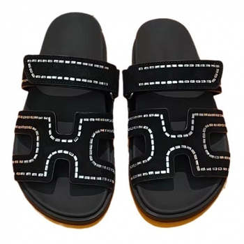 Sandale Velcro pentru femei – partea superioară și căptușeala din piele de oaie, talpă din cauciuc, vârf rotund