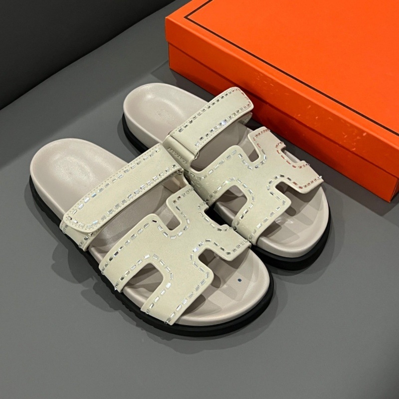 Sandale Velcro pentru femei – partea superioară și căptușeala din piele de oaie, talpă din cauciuc, vârf rotund