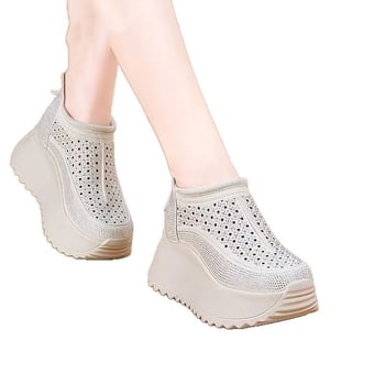 Ženské športové sandále, vrchná časť zo super vlákna, guľatý nos, zapínanie šnúrkami a zadným zipsom, 7 cm hrubá podrážka, platforma