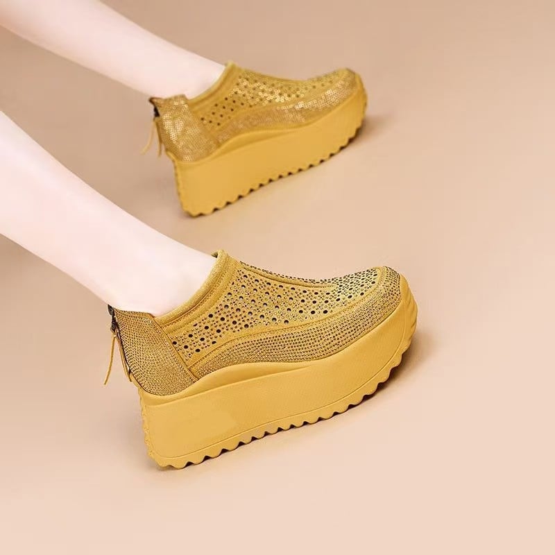 Ženské športové sandále, vrchná časť zo super vlákna, guľatý nos, zapínanie šnúrkami a zadným zipsom, 7 cm hrubá podrážka, platforma