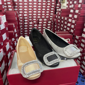 Ženske cipele s okruglim nosom, satenski gornji dio, slip-on, niska peta, uložak od satena