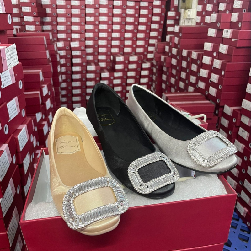 Ženske cipele s okruglim nosom, satenski gornji dio, slip-on, niska peta, uložak od satena
