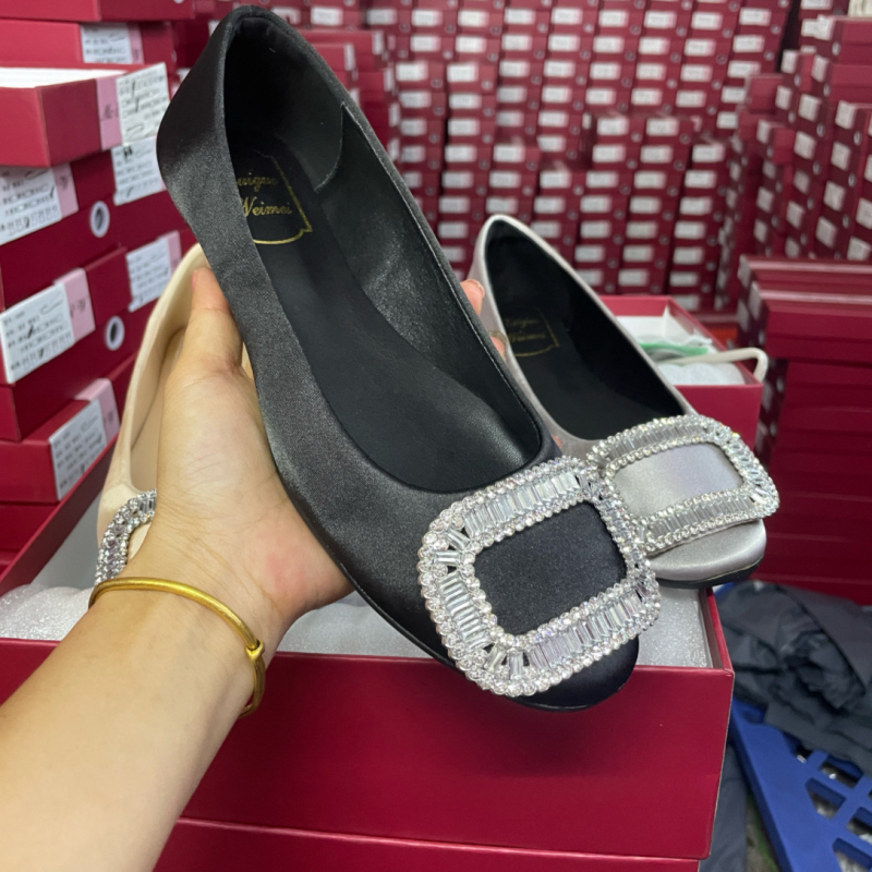 Ženske cipele s okruglim nosom, satenski gornji dio, slip-on, niska peta, uložak od satena