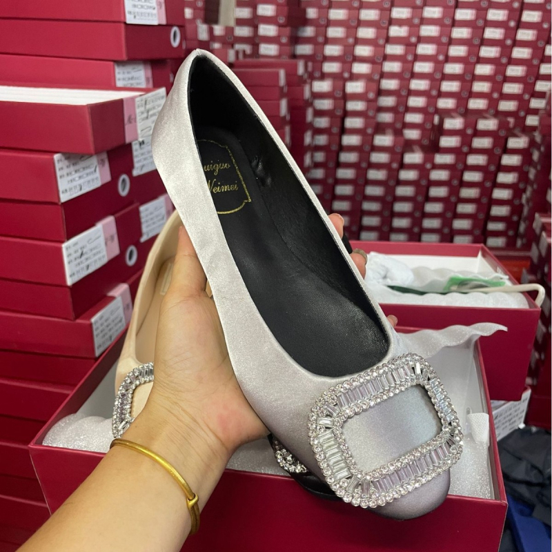 Ženske cipele s okruglim nosom, satenski gornji dio, slip-on, niska peta, uložak od satena