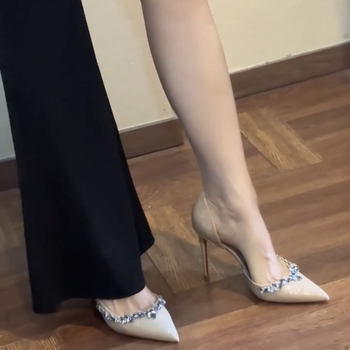 Ženské lodičky s ostrým nosom (PU vršok; tenký podpätok; gumová podrážka; latexová stielka)