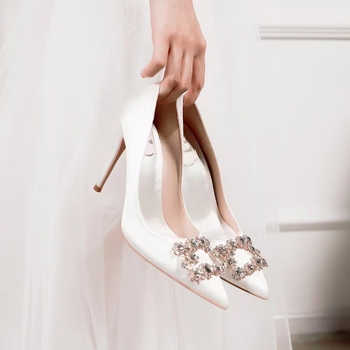 Сатенени сватбени обувки за булки и шаферки, остър нос, 6–8 cm висок ток, стил принцеса, микрофибърна подплата, гумена подметка