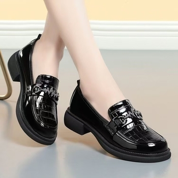 Ženske loafers od mekane koze, okrugli vrh, PU gornji dio, PU uložak, gumeni potplat, srednji debeli pet 3–6 cm, korejskog stila, lagane i udobne za svakodnevno nošenje.