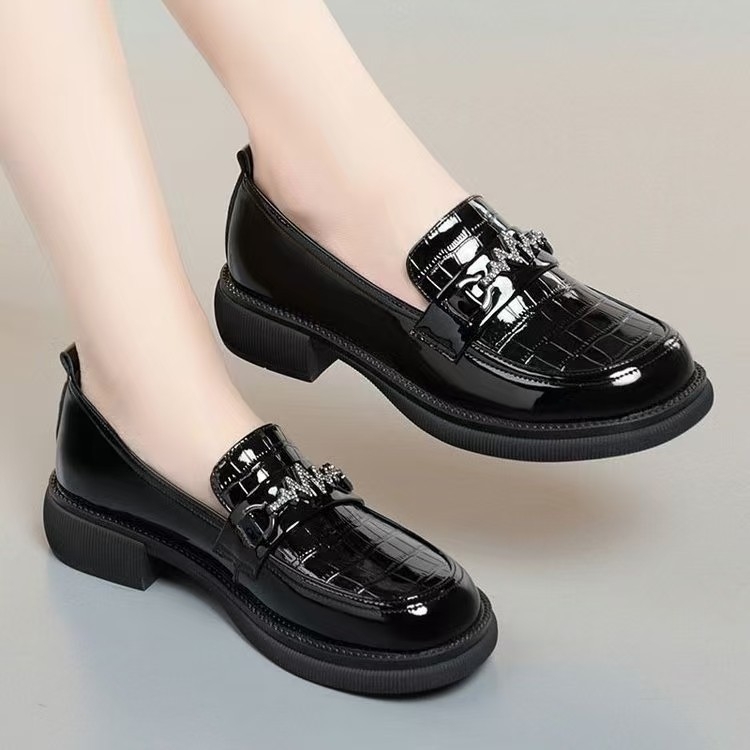 Ženske loafers od mekane koze, okrugli vrh, PU gornji dio, PU uložak, gumeni potplat, srednji debeli pet 3–6 cm, korejskog stila, lagane i udobne za svakodnevno nošenje.