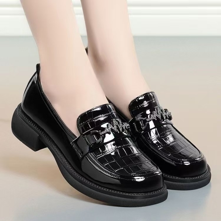 Ženske loafers od mekane koze, okrugli vrh, PU gornji dio, PU uložak, gumeni potplat, srednji debeli pet 3–6 cm, korejskog stila, lagane i udobne za svakodnevno nošenje.