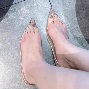 Ženske ravne sandale s mrežastim gornjim dijelom i kristalima — oštar vrh, nizak potpetica, gumeni potplat