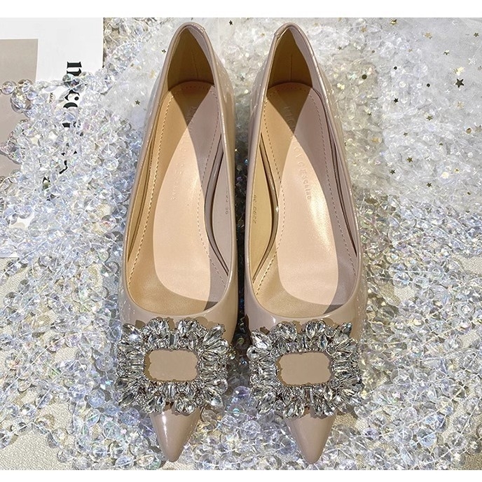 Pantofi dama cu vârf ascuțit, partea superioară PU, decolteu mic, toc mediu 3–5 cm, talpă din cauciuc