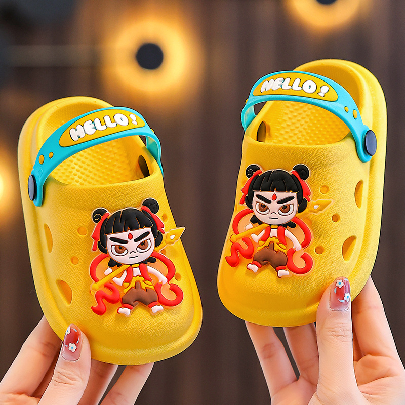 Șlapi de plajă Nezha perforați pentru copii și sugari, unisex, partea superioară din PVC, antiderapante, respirabili, stil desen animat, pentru toate sezoanele