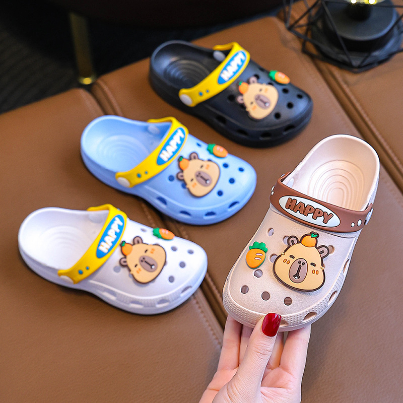 Lyukas gyerekcipő – Slip-On, Cartoon reliefes PVC felsőrész és talp, légáteresztő, csúszásmentes, masszázs, magasság növelő, nyári casual cipő