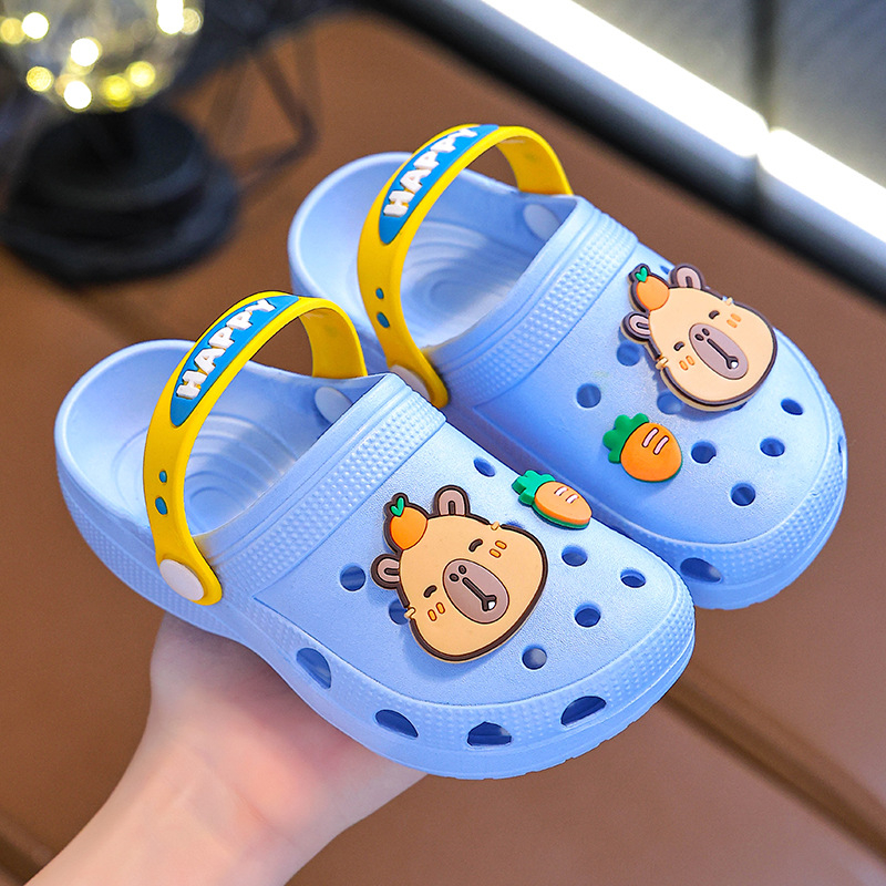 Lyukas gyerekcipő – Slip-On, Cartoon reliefes PVC felsőrész és talp, légáteresztő, csúszásmentes, masszázs, magasság növelő, nyári casual cipő