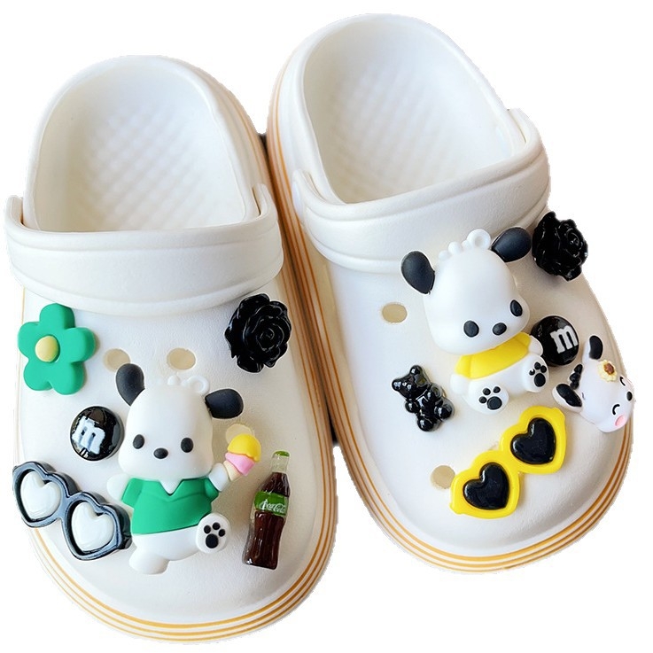 Crocs-stílusú cipőfelszerelés – 3D plüss kutyás charm, levehető kapocs csat, alkalmas papucsokhoz és szandálokhoz (kód Xy-d031)