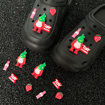 Crocs csattartozék Ad00 – karikatúra stílusú szörny-cápa dizájn, PVC anyag