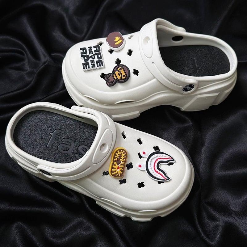 Crocs csattartozék Ad00 – karikatúra stílusú szörny-cápa dizájn, PVC anyag