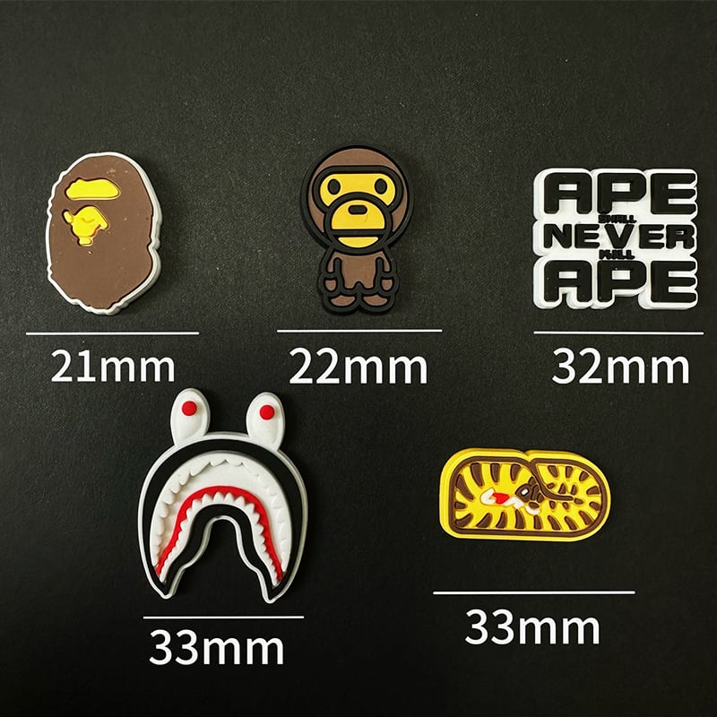 Crocs csattartozék Ad00 – karikatúra stílusú szörny-cápa dizájn, PVC anyag