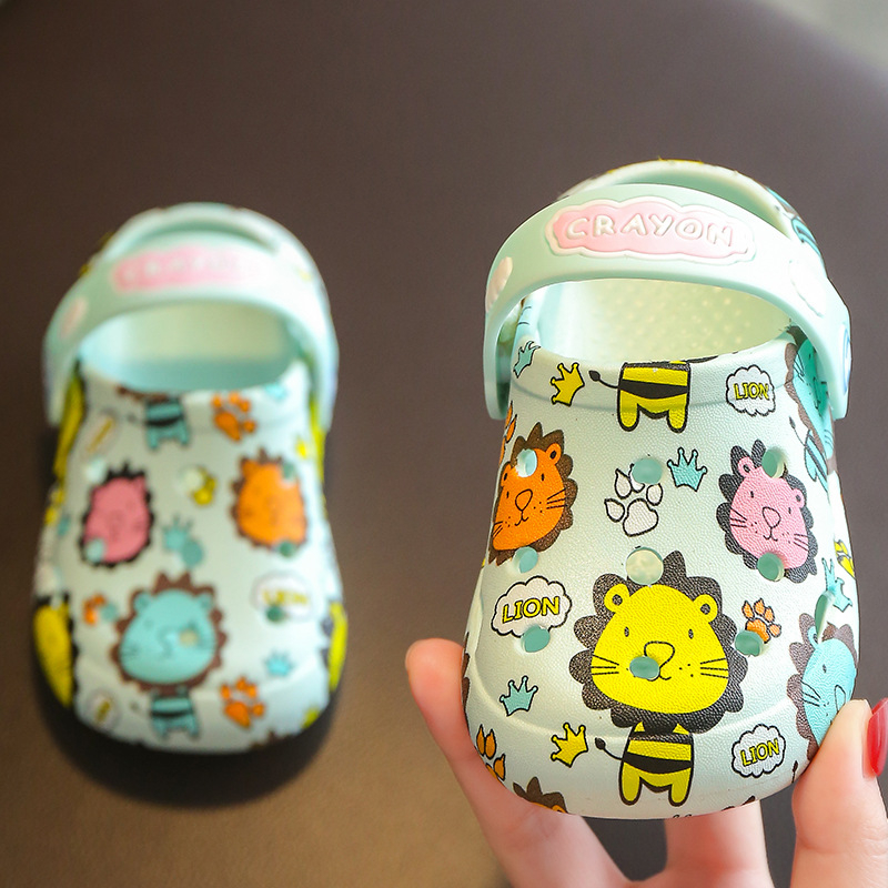 Vaikų uždaryto piršto šlepetės vasarai, 1–3 metų, plastikinė viršutinė dalis, plastikinė padas, vidaus ir lauko naudojimui, animacinis stilius, lytiškai neutrali