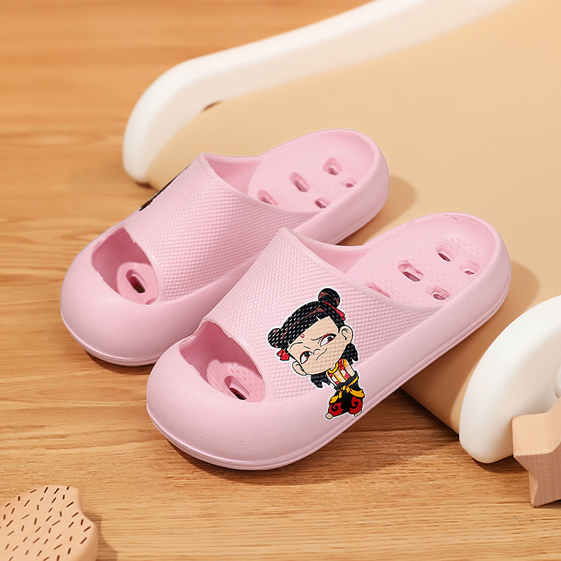 Unisex EVA šlepetės dušui su perforuota viršutine dalimi, animacinis motyvas, greitai džiūsta, neslidžios, vaikams ir paaugliams 4–16 m