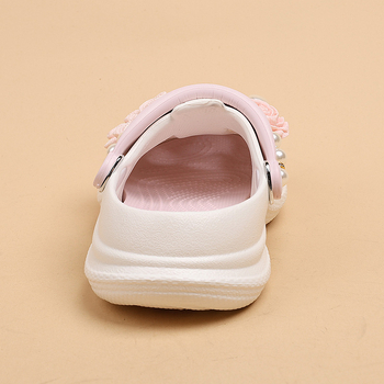 Mergaitėms perforuotos šlepetės vasarai 2025 – gėlių raštas, EVA viršus ir padas, kvėpuojančios, neslidžios, dėvėjimui atsparios